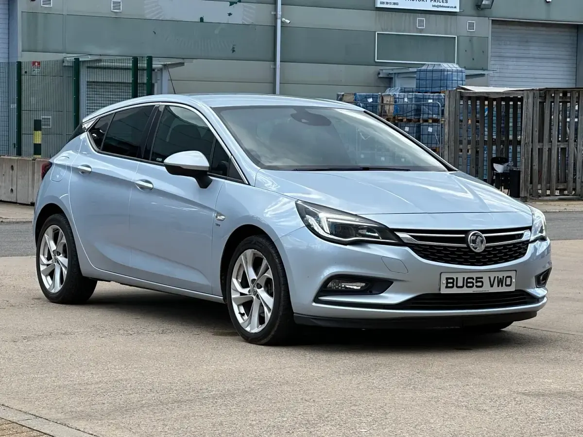 Used Vauxhall Astra SRi 136 HP (100 kW) 2016 Silver Hatchback