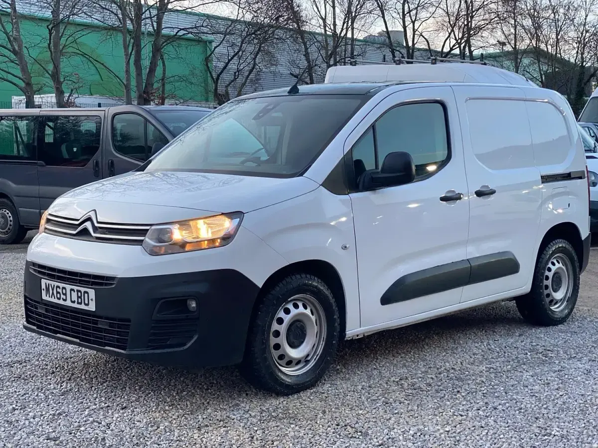 Second-hand Citroën Berlingo 100 CP (73 kW) 2020 Alb Monovolum