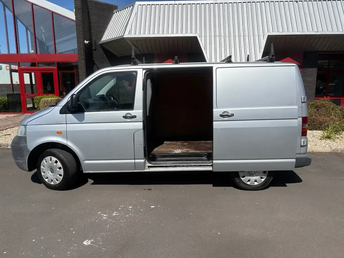 Used VW T5 Trendline 102 HP (75 kW) 2005 Silver Van