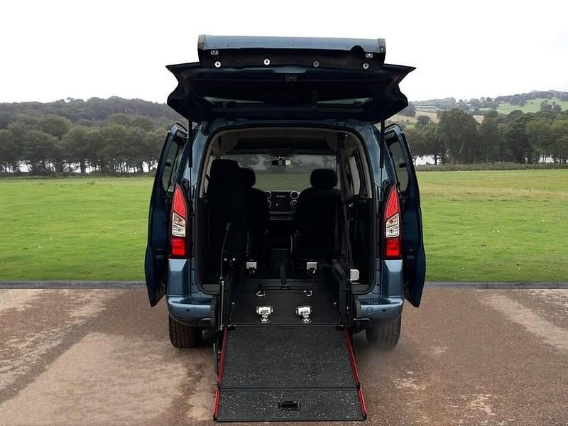 Used Peugeot Partner 100 HP (73 kW) 2018 Blue MPV