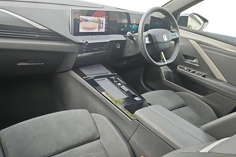 Used Vauxhall Astra Ultimate 130 HP (95 kW) 2025 White