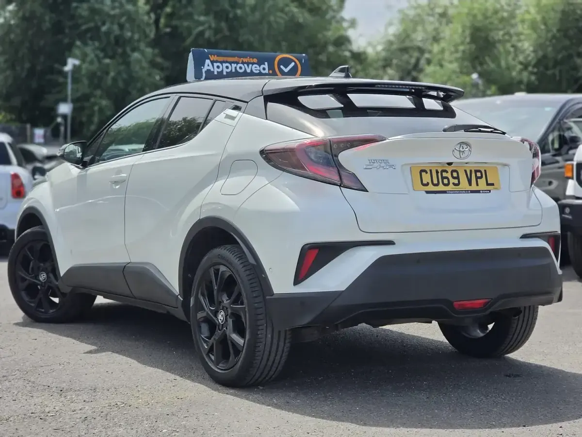 Used Toyota C-HR 116 HP (85 kW) 2019 White SUV