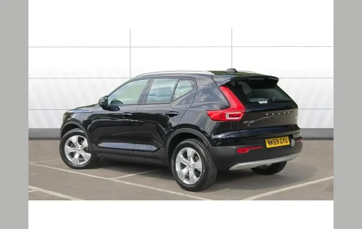 Used Volvo XC40 Momentum 161 HP (118 kW) 2019 Black SUV