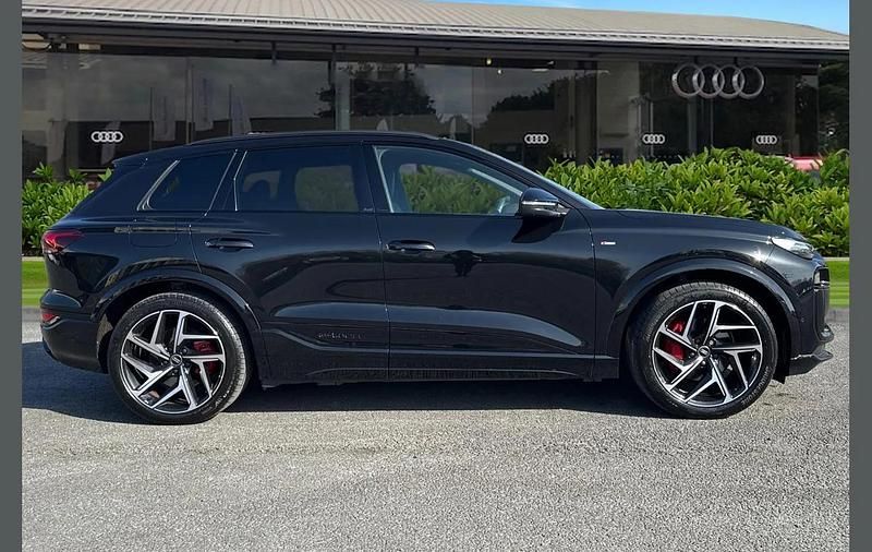 Used Audi Q6 e-tron Advanced 284 kW (387 HP) 2025 Black SUV