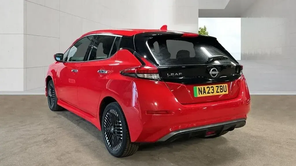 Used Nissan Leaf N-Connecta 159 kW (217 HP) 2023 Red Hatchback