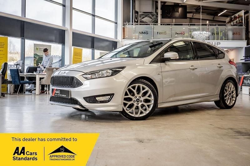 Used Ford Focus ST-Line 120 HP (88 kW) 2017 Silver Hatchback
