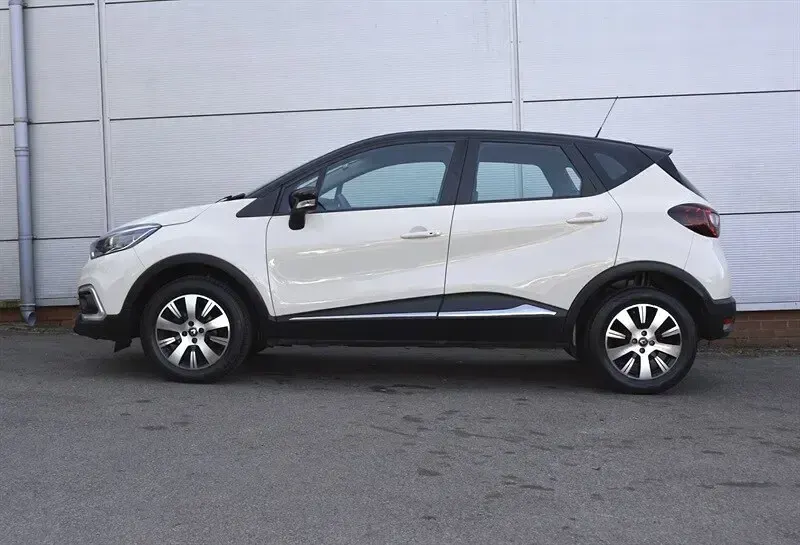 Used Renault Captur Play 90 HP (66 kW) 2018 White SUV