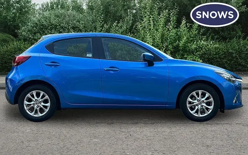Begagnad Mazda 2 90 HK (66 kW) 2018 Blå Halvkombi