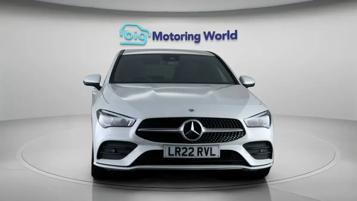Usado Mercedes CLA180 AMG line 2022 Blanco Berlina