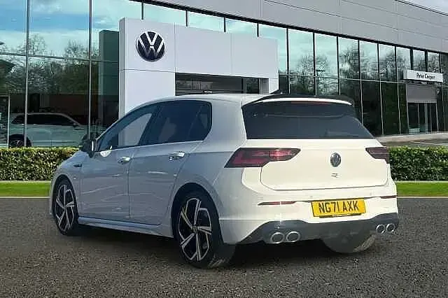Second-hand VW Golf VII R 320 CP (235 kW) 2021 Alb Hatchback