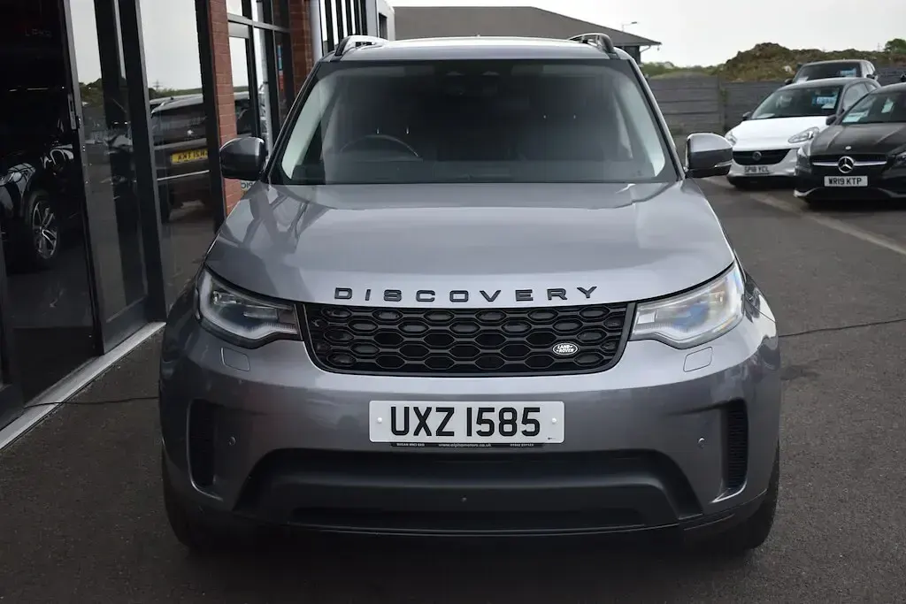 Usado Land Rover Discovery 5 HSE 300 CV (220 kW) 2022 Gris SUV