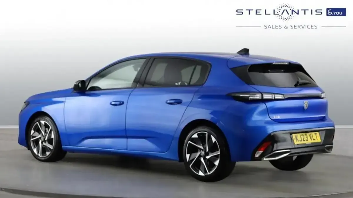 Used Peugeot 308 Allure Premium 129 HP (94 kW) 2023 Blue Hatchback