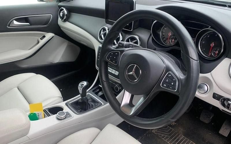 Used Mercedes GLA200 SE 136 HP (100 kW) 2017 Grey SUV