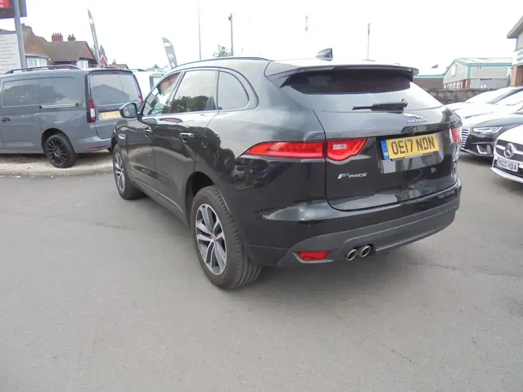 Używany Jaguar F-Pace R-Sport 180 KM (132 kW) 2017 Czarny SUV
