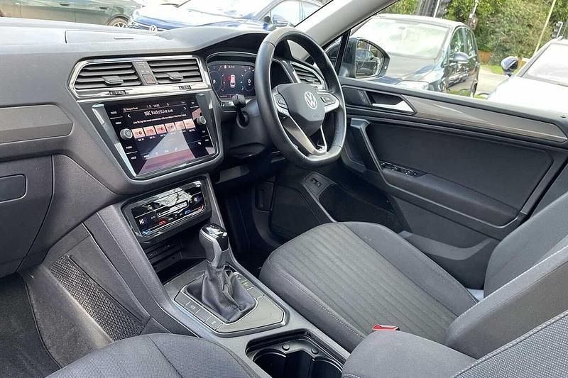 Used VW Tiguan Allspace Life 150 HP (110 kW) 2024 Black SUV