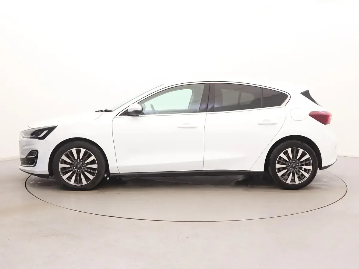 Used Ford Focus Titanium 125 HP (91 kW) 2023 White Hatchback