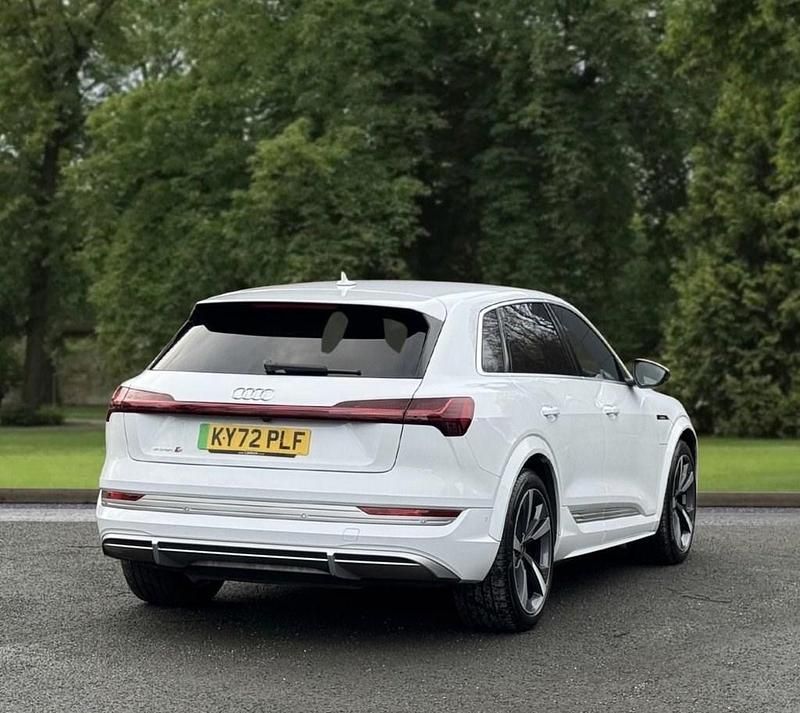 Used Audi e-tron Comfort 369 kW (503 HP) 2022 White SUV
