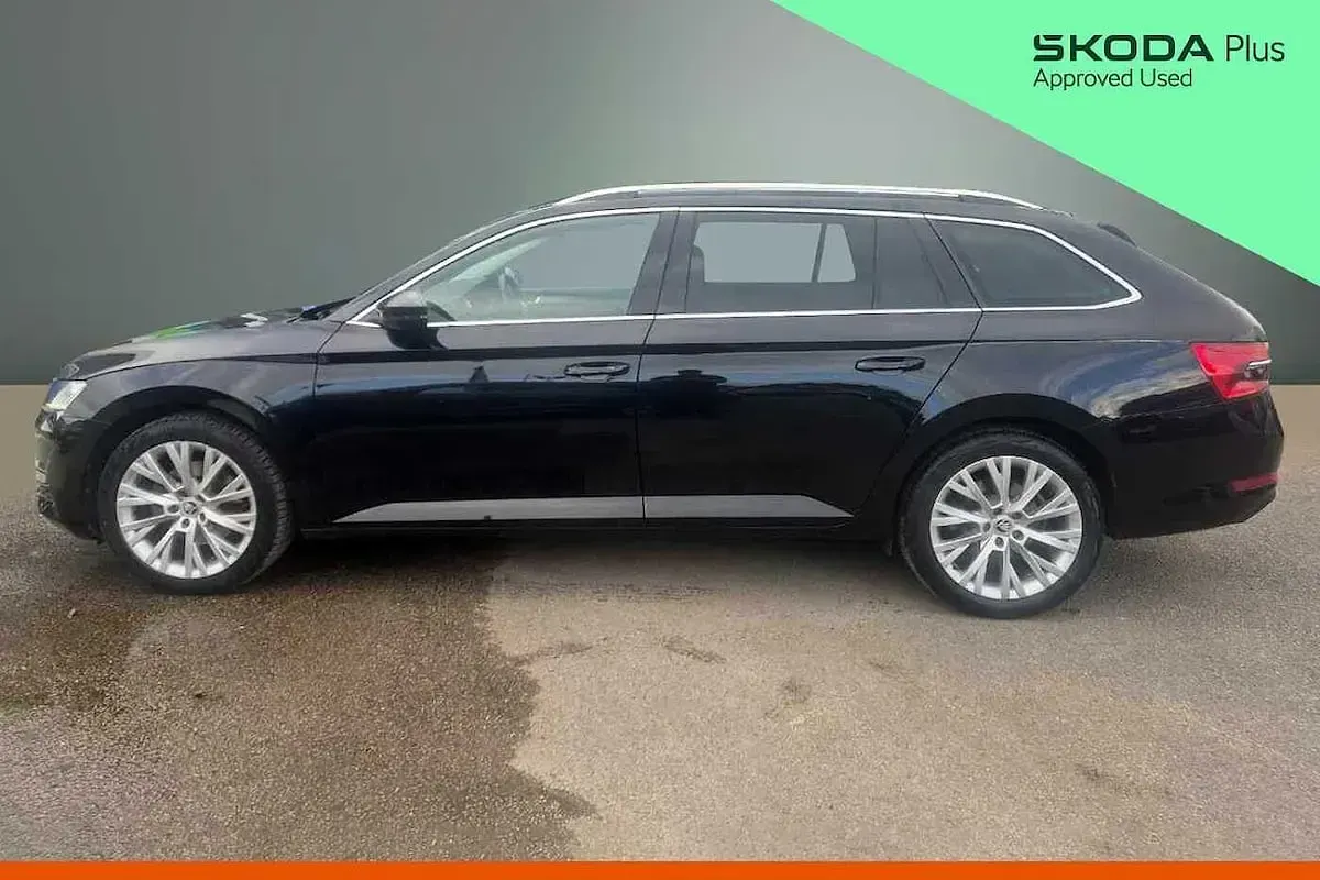 Used Skoda Superb SE L 196 HP (144 kW) 2023 Black magic pearl effect Estate