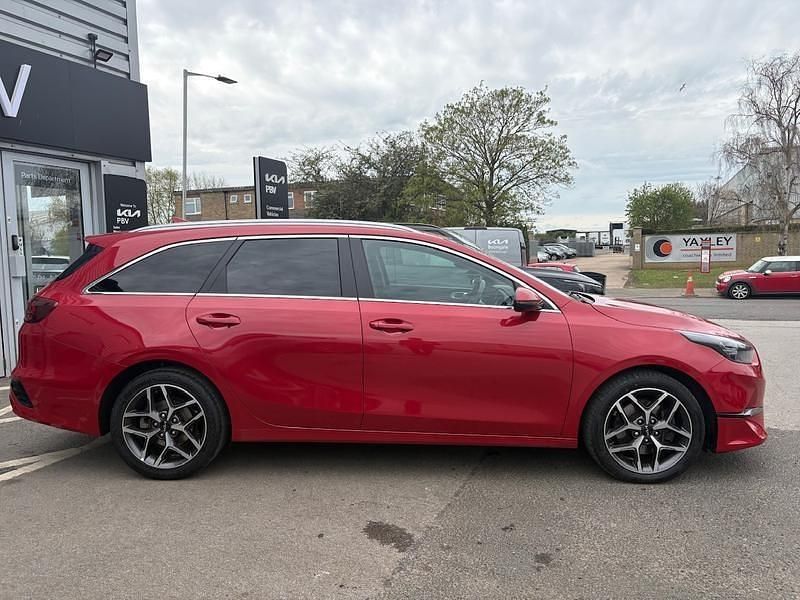 Używany Kia Ceed 2022 Czerwony Hatchback
