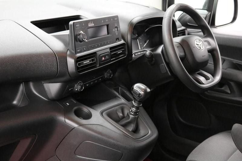 Used Toyota Proace Active 100 HP (73 kW) 2022 White MPV