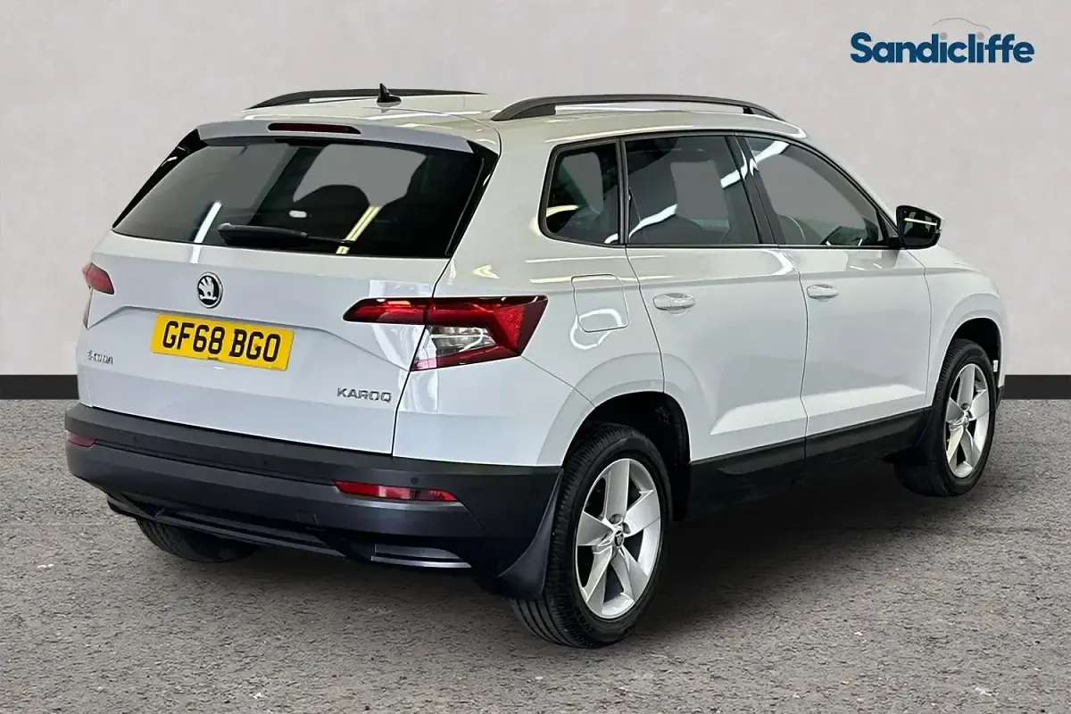 Used Skoda Karoq SE 116 HP (85 kW) 2018 White SUV