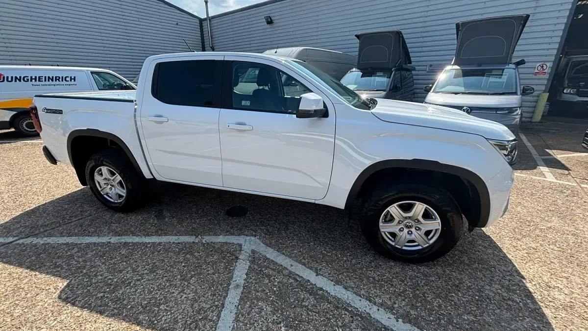 Used VW Amarok Life 2024 White Pickup