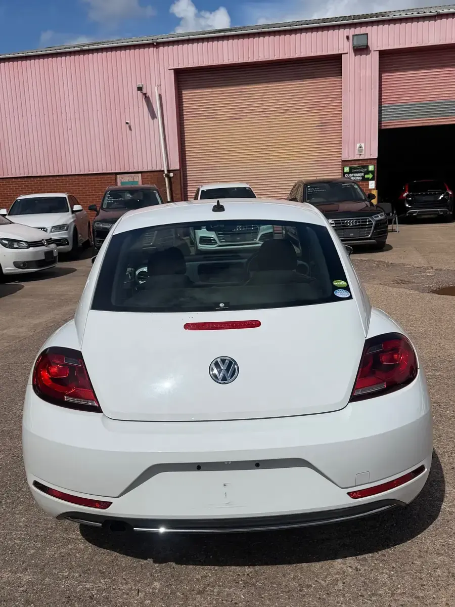 Used VW Beetle 105 HP (77 kW) 2017 White Hatchback