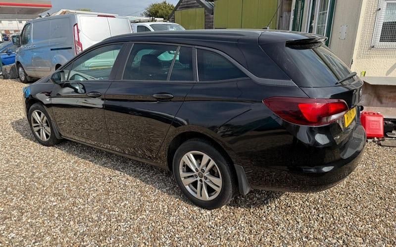 Used Vauxhall Astra Design Edition 110 HP (80 kW) 2017 Estate