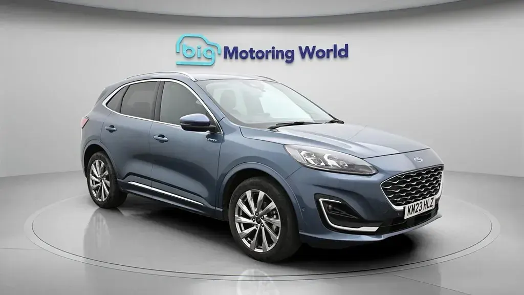 Usado Ford Kuga Vignale 190 HP (139 kW) 2023 Azul SUV