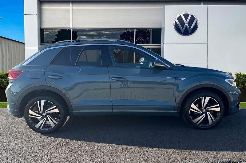 Used VW T-Roc R-line 150 HP (110 kW) 2025 Blue SUV
