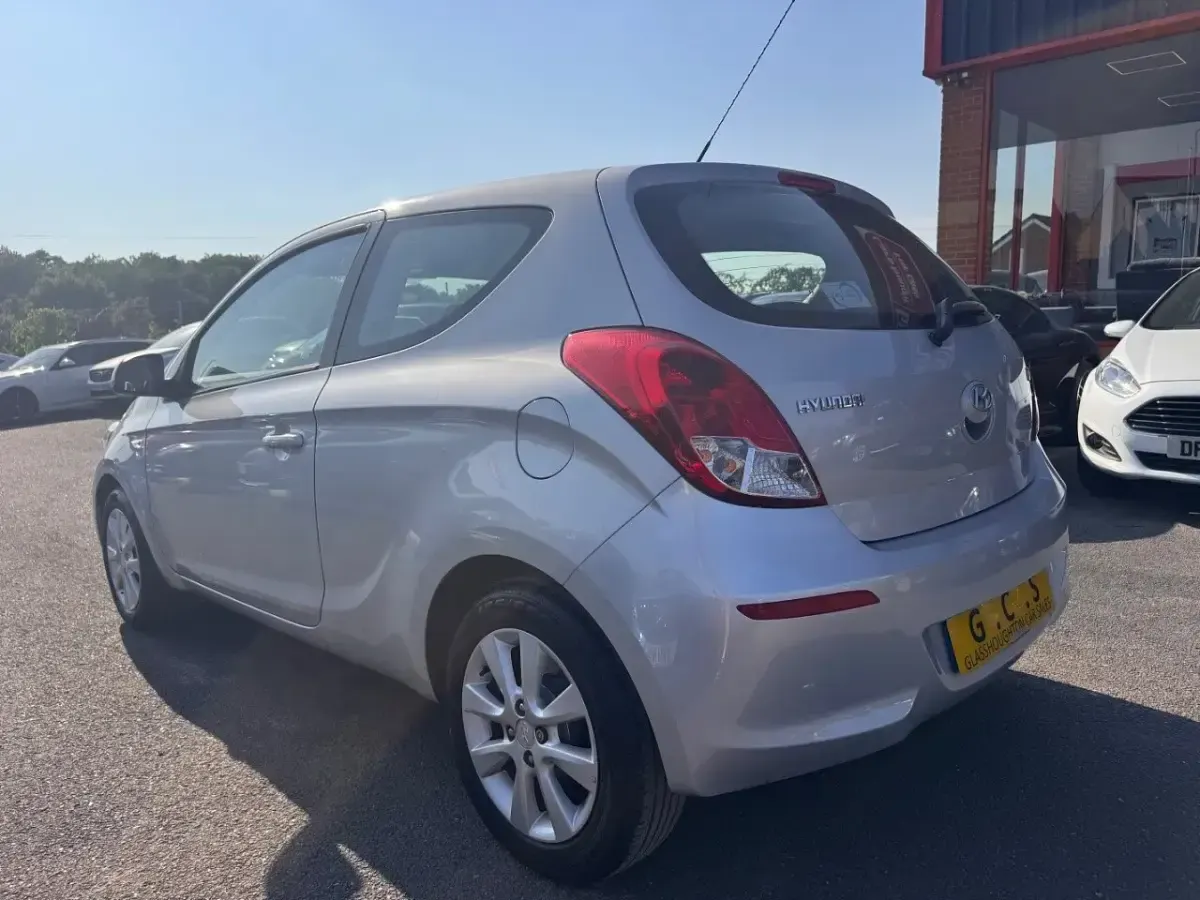 Used Hyundai i20 Active 84 HP (61 kW) 2015 Silver Hatchback