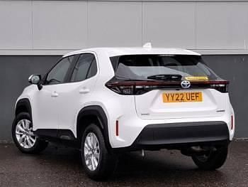 Used Toyota Yaris Hybrid 116 HP (85 kW) 2022 White Estate