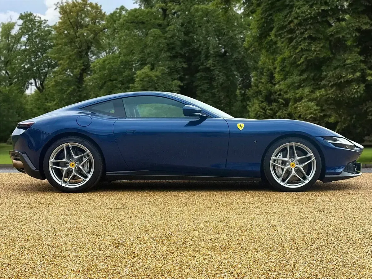 Used Ferrari Roma 620 HP (456 kW) 2022 Blue Coupe