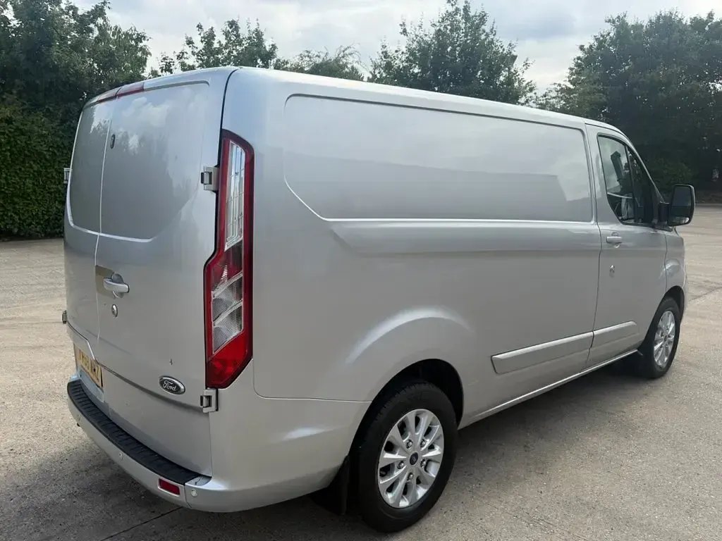 Used Ford Transit Custom Limited 130 HP (95 kW) 2019 Silver Van
