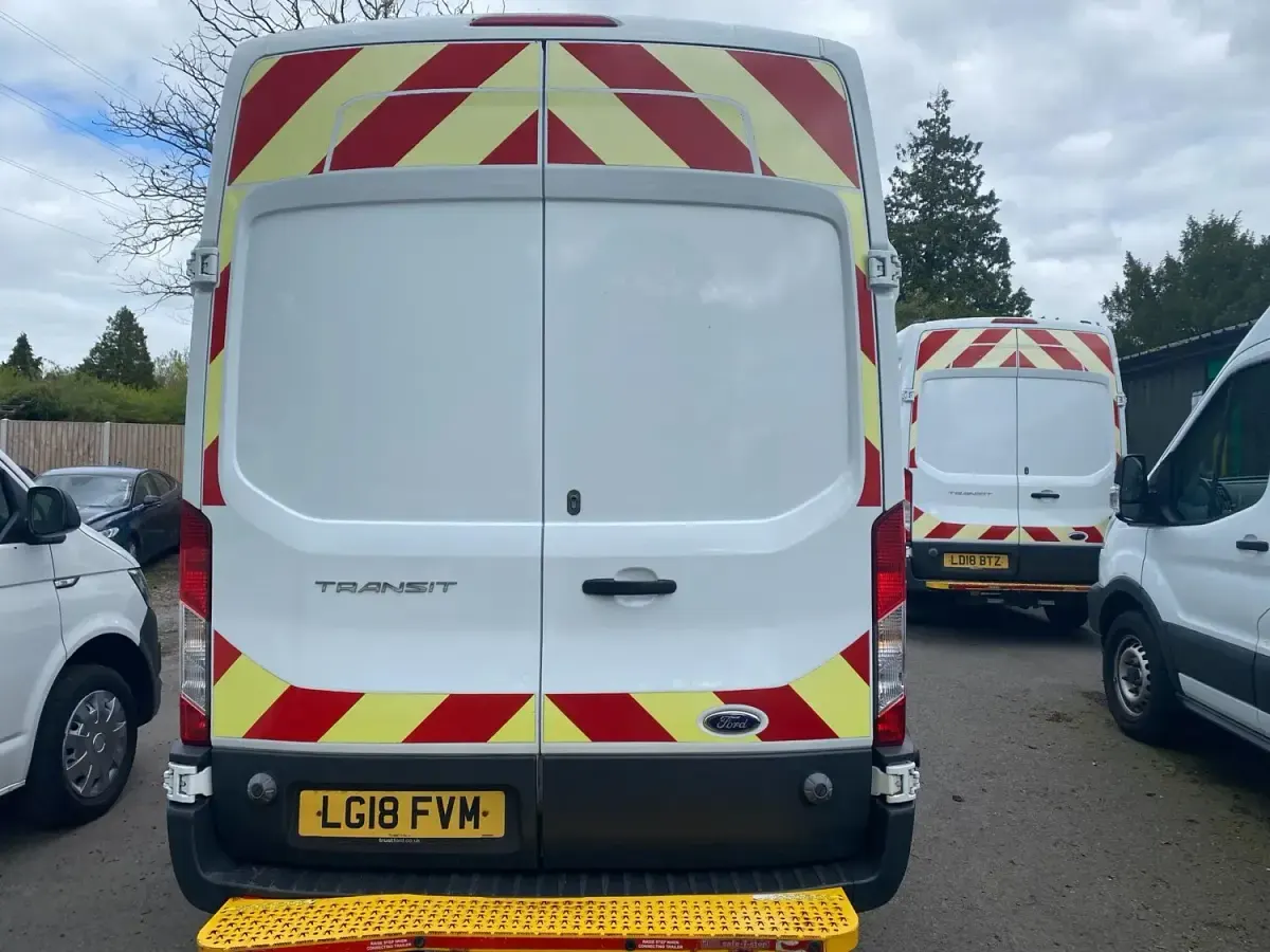 Second-hand Ford Transit 130 CP (95 kW) 2018 Alb Van
