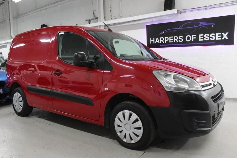 Used Citroën Berlingo 100 HP (73 kW) 2018 Red MPV