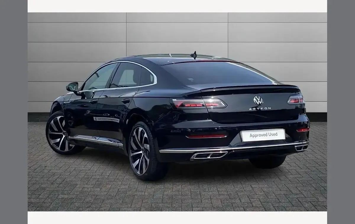 Begagnad VW Arteon R-line 190 HK (139 kW) 2023 Svart Halvkombi