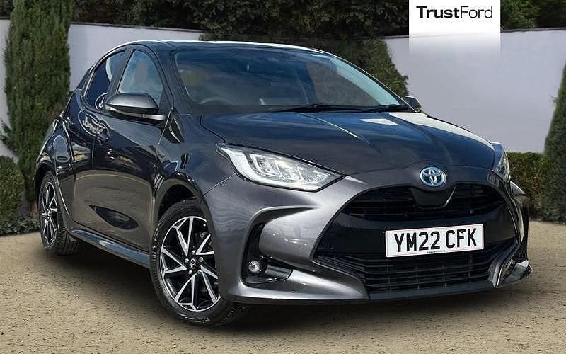 Used 2025 Toyota Yaris Hybrid Design Hatchback | £16,470 (Super price) - Image 1/4