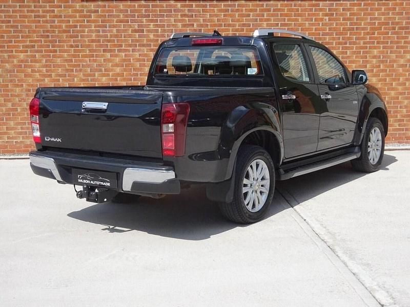 Used Isuzu D-Max 2021 Black Pickup