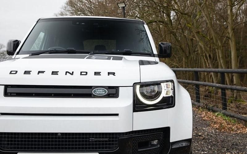 Used Land Rover Defender Dynamic 300 HP (220 kW) 2023 SUV