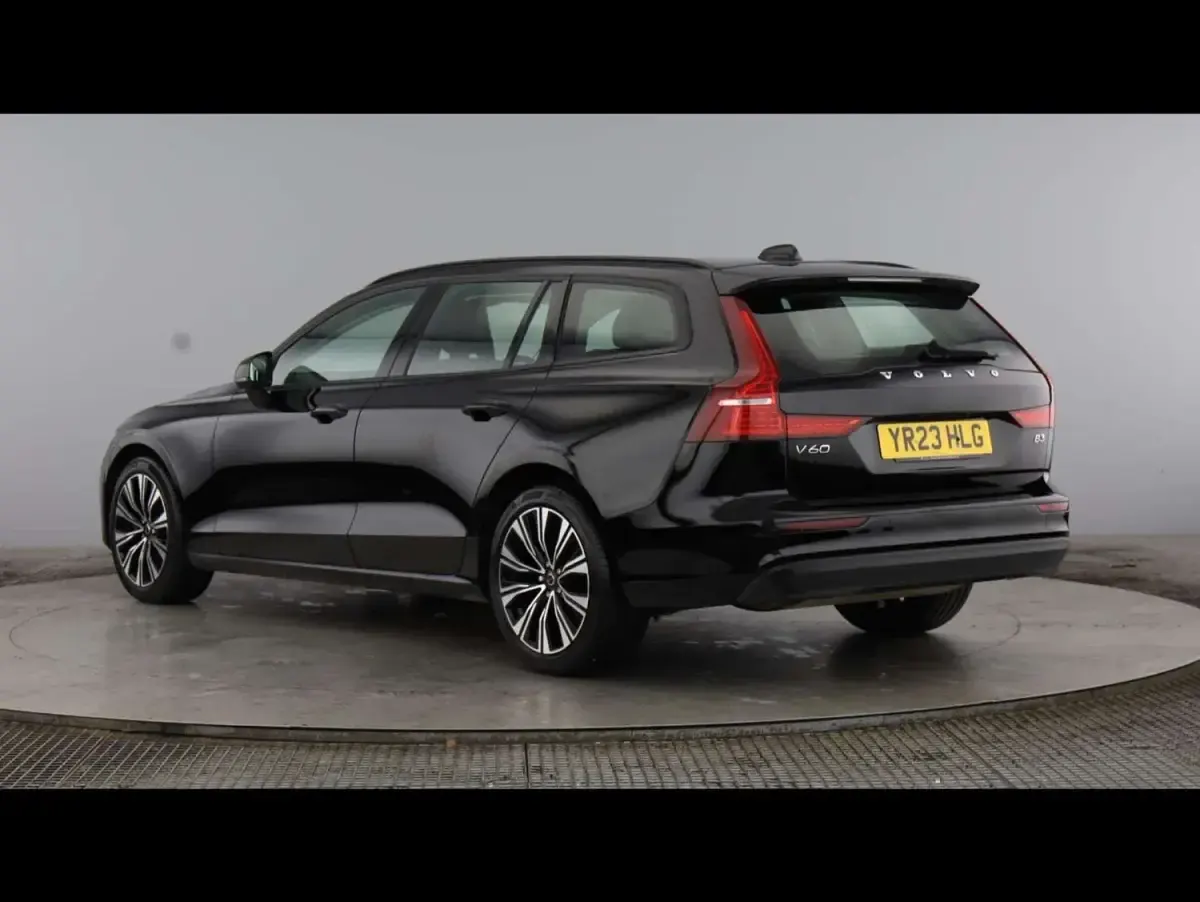 Usado Volvo V60 Core 2023 Preto Carrinha
