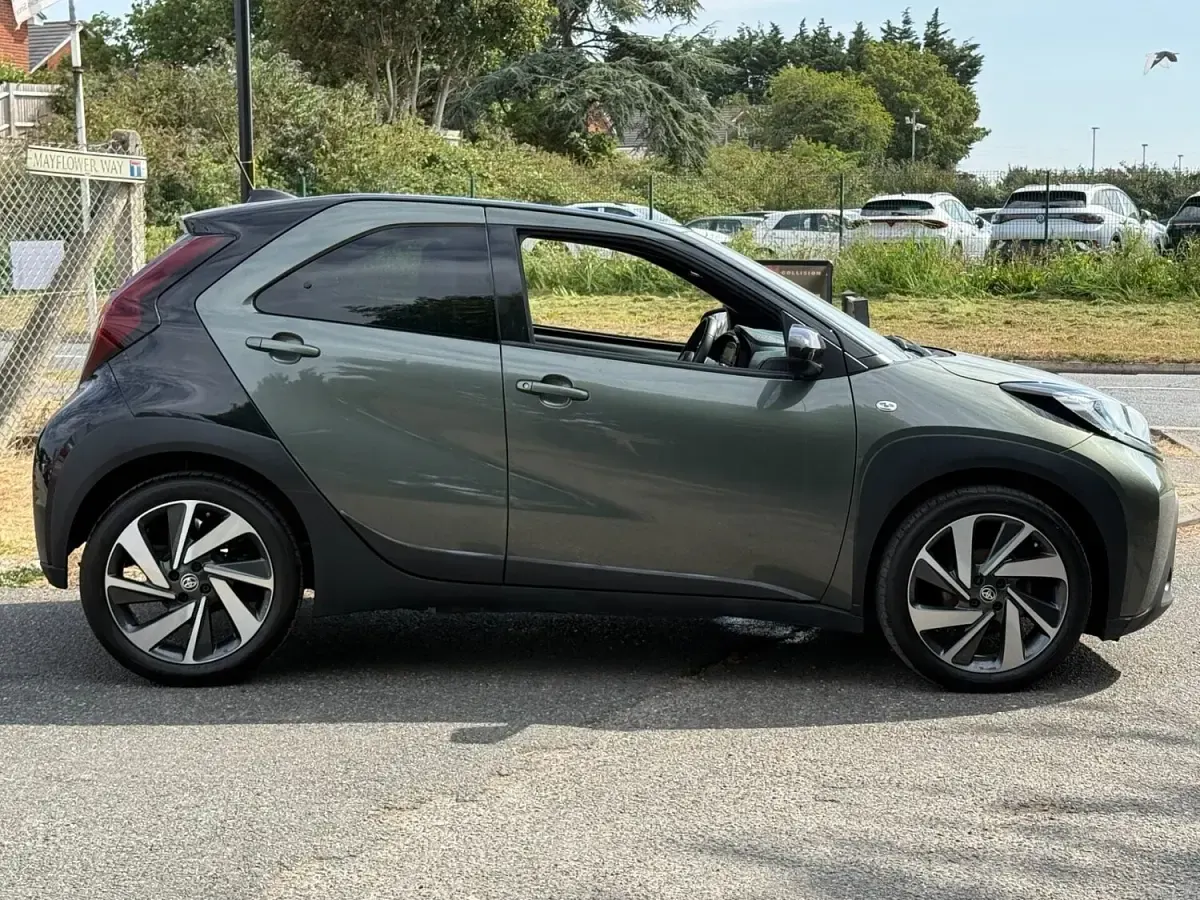 Used Toyota Aygo X 72 HP (52 kW) 2023 Green SUV