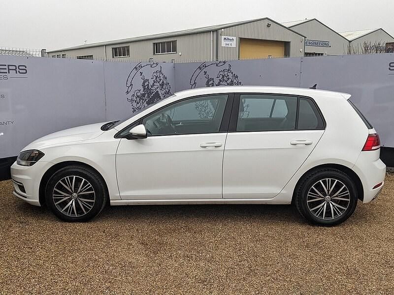 Used VW Golf VII SE 110 HP (80 kW) 2018 White Hatchback