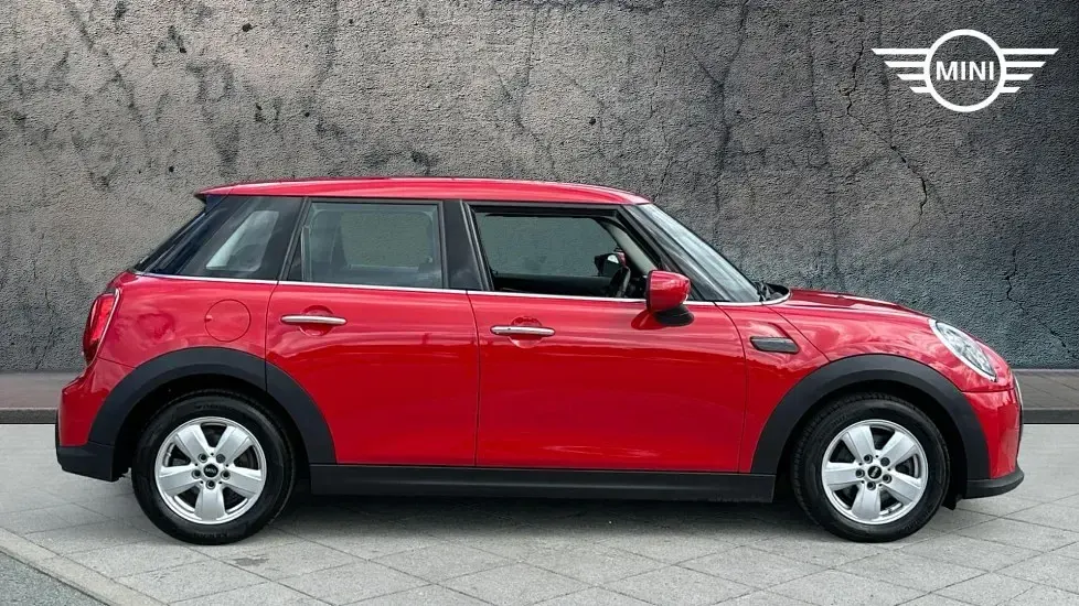 Used Mini Cooper Classic 134 HP (98 kW) 2022 Red Hatchback
