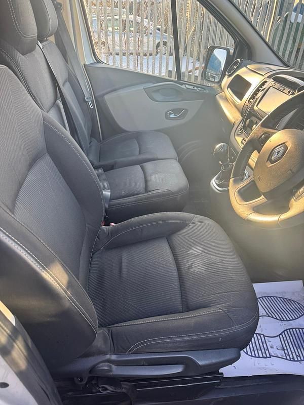 Used Renault Trafic 2019 Silver MPV