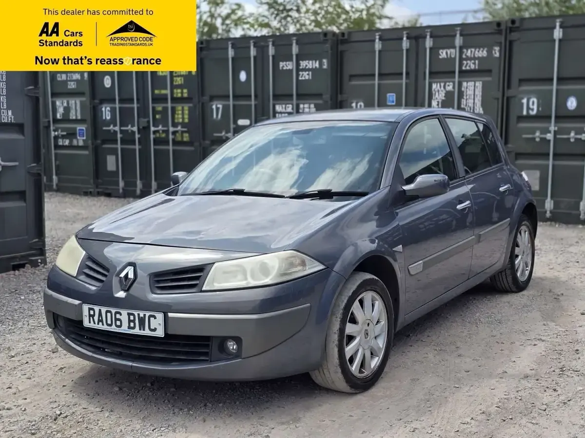 Used Renault Mégane II Dynamique 111 HP (81 kW) 2006 Grey Hatchback