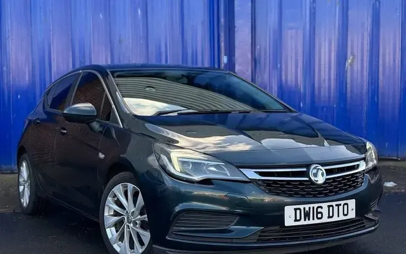 Used Vauxhall Astra Design Edition 125 HP (91 kW) 2016 Hatchback