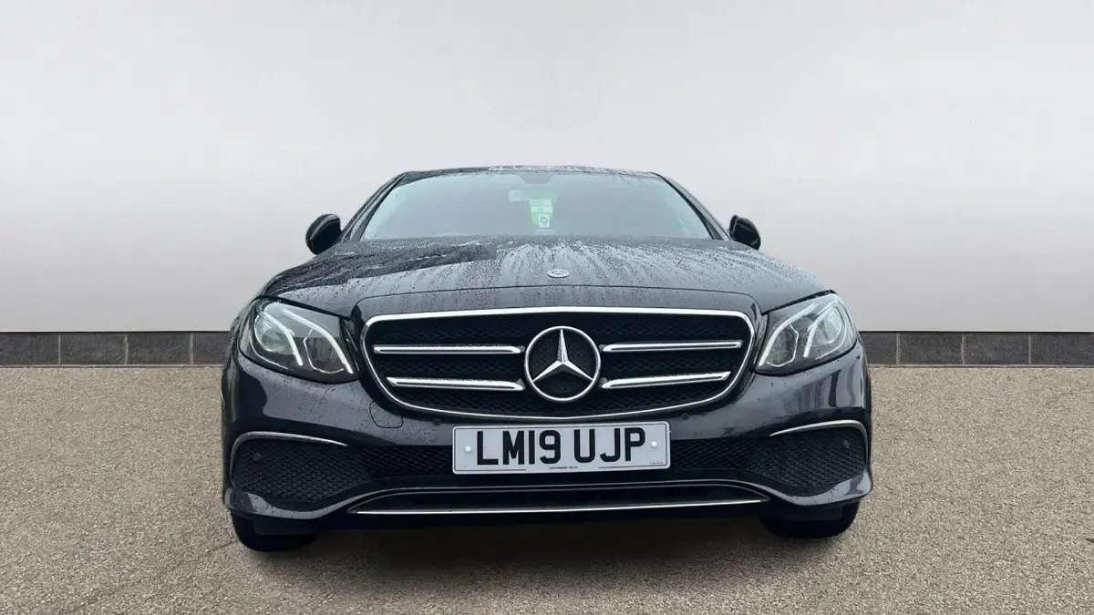 Usado Mercedes E200 SE 184 CV (135 kW) 2019 Negro Berlina