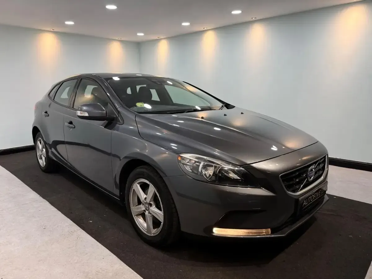 Used Volvo V40 115 HP (84 kW) 2013 Grey Hatchback