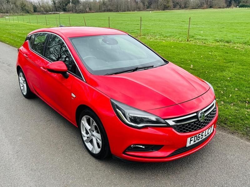 Used Vauxhall Astra SRi 105 HP (77 kW) 2016 Red Hatchback